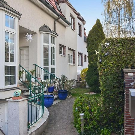 2 Bedroom Lovely Home In Berlin Exteriör bild